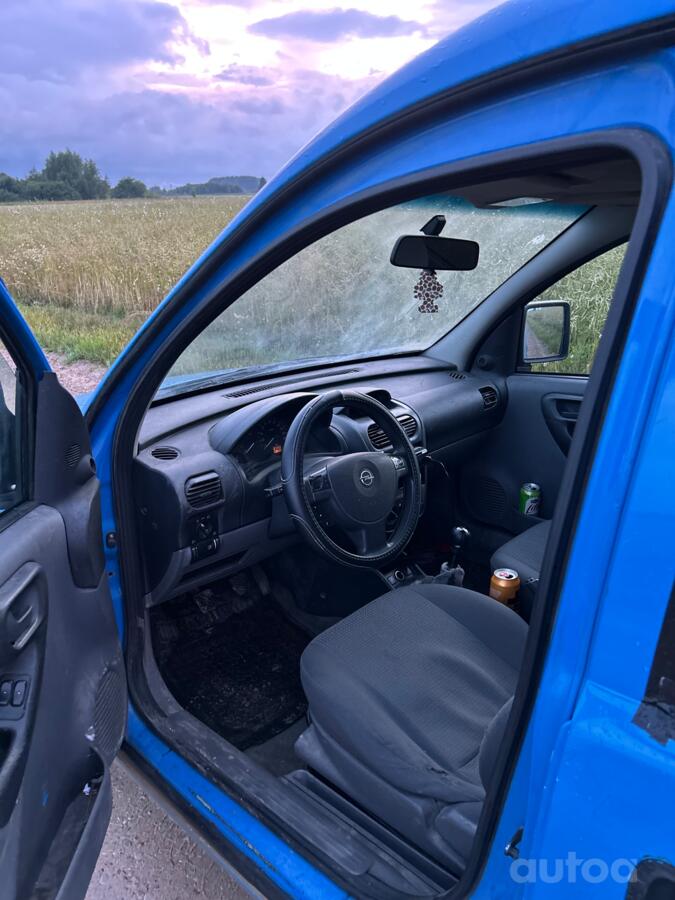 Opel Combo C Tour minivan