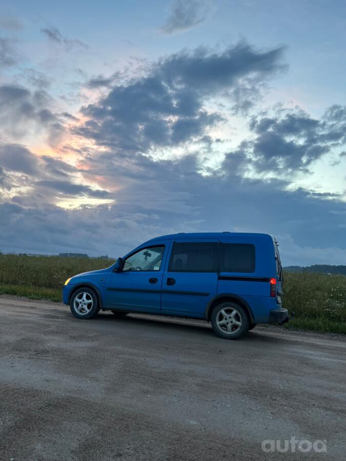 Opel Combo C Tour minivan