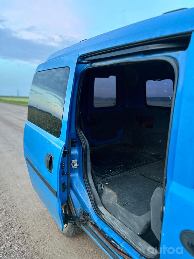 Opel Combo C Tour minivan