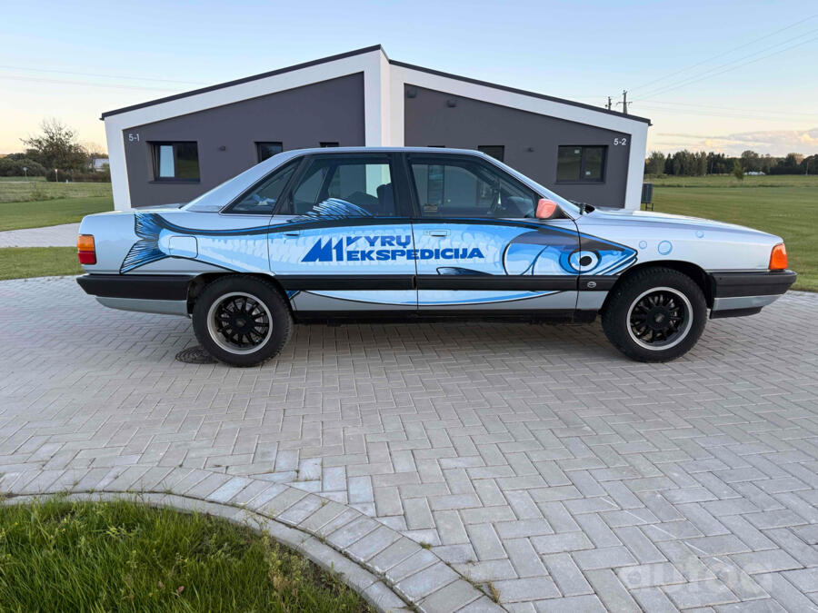 Audi 100