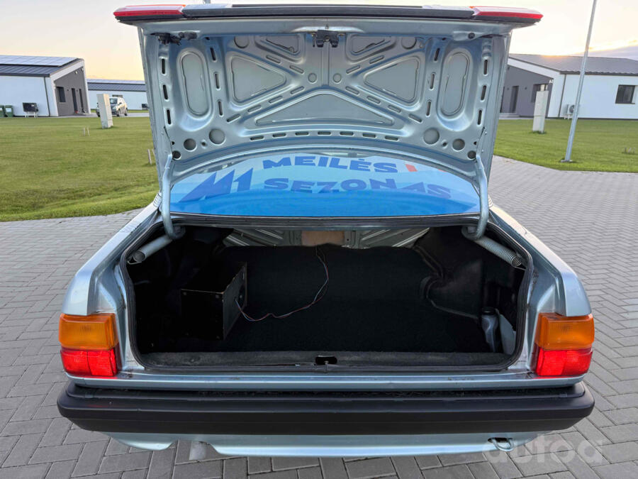 Audi 100