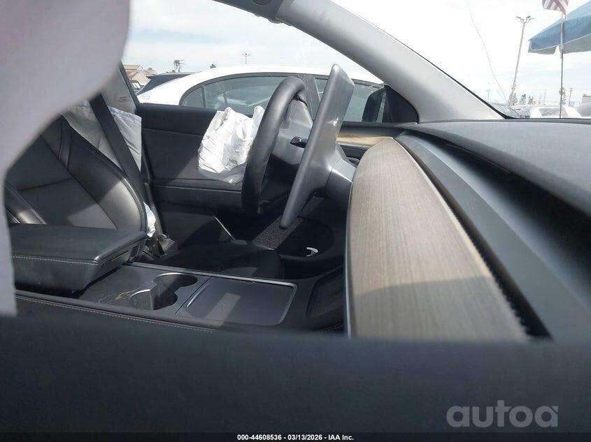 Tesla Model Y 1 generation Crossover