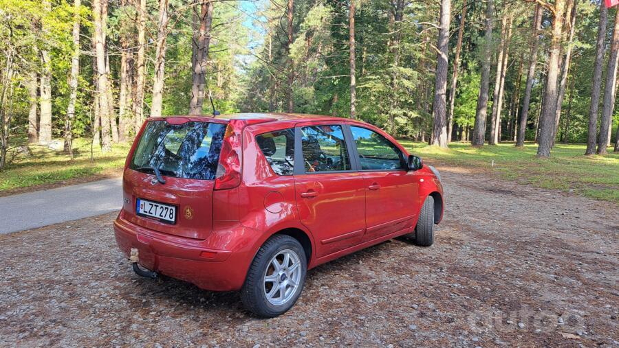 Nissan Note E11 Hatchback