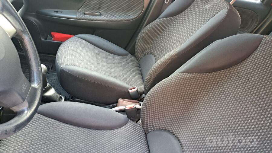 Nissan Note E11 Hatchback