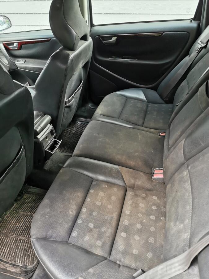 Volvo V70 2 generation wagon