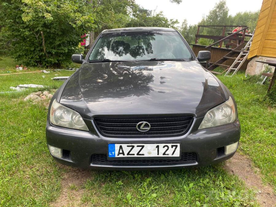 Lexus IS XE10 Sedan