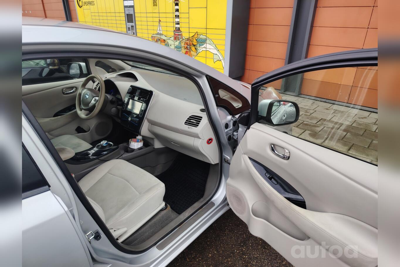 Nissan Leaf 1 generation Hatchback