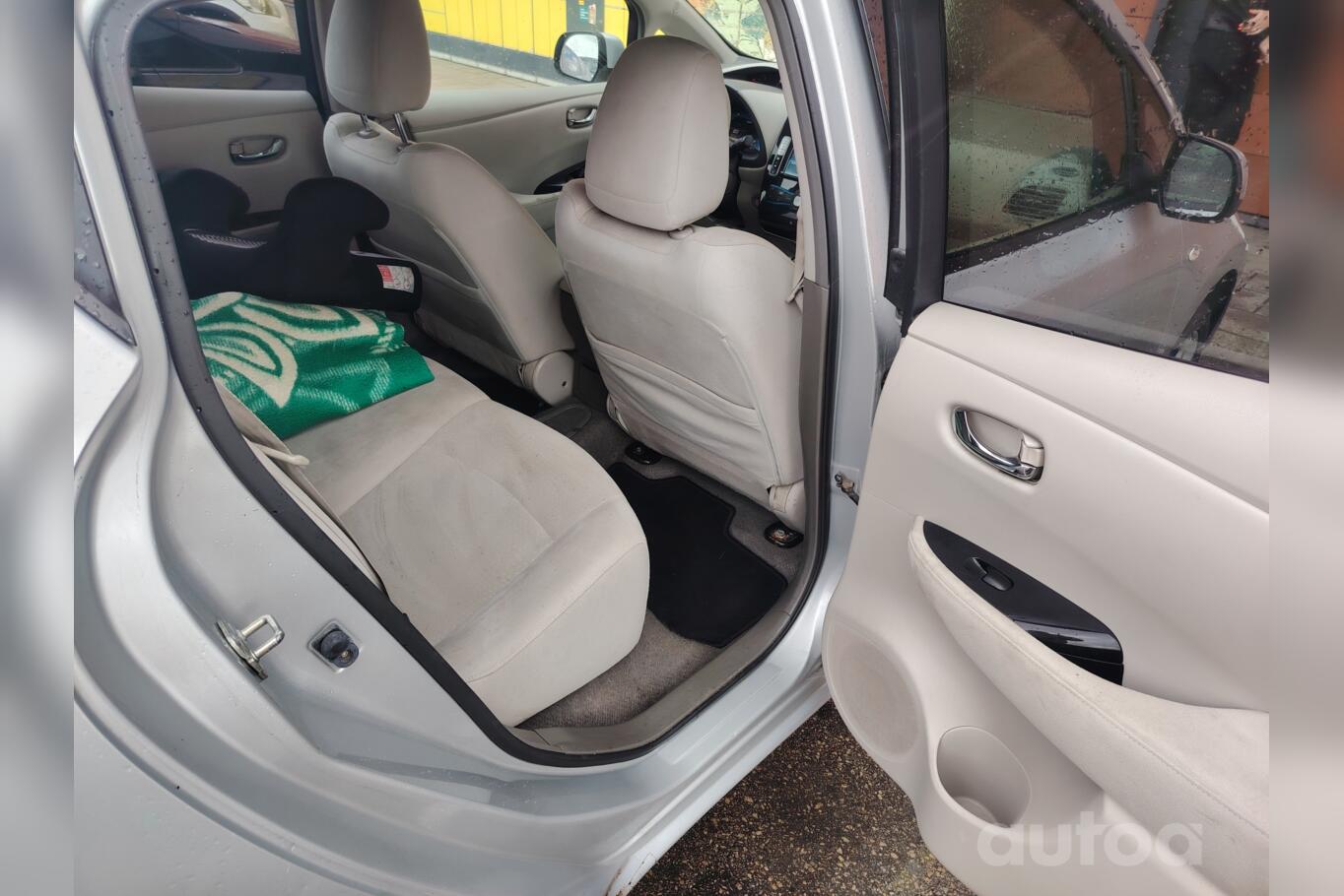 Nissan Leaf 1 generation Hatchback