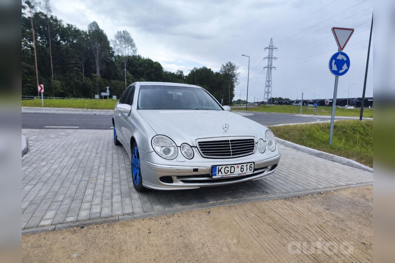 Mercedes-Benz E-Class W211 Sedan
