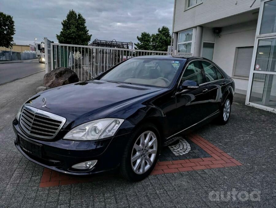 Mercedes-Benz S-Class W221 Sedan