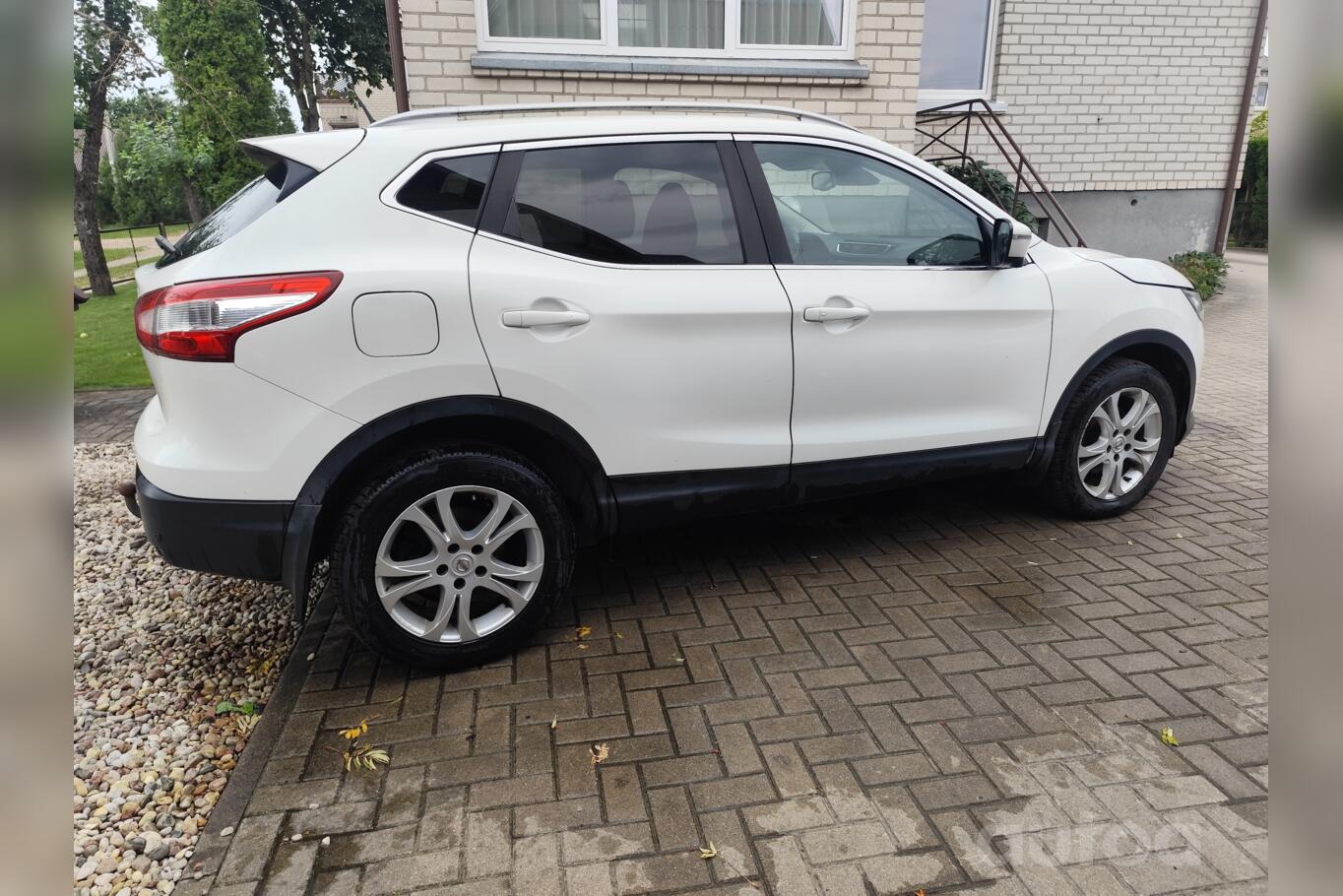Nissan Qashqai 2 generation Crossover