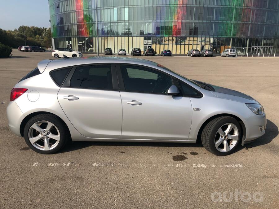 Opel Astra J Hatchback 5-doors