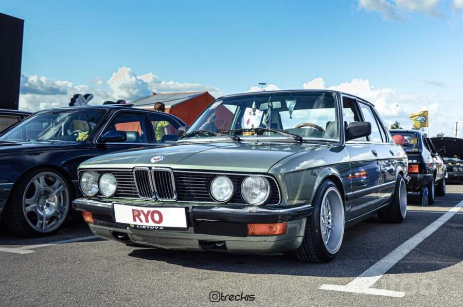BMW 5 Series E28 Sedan