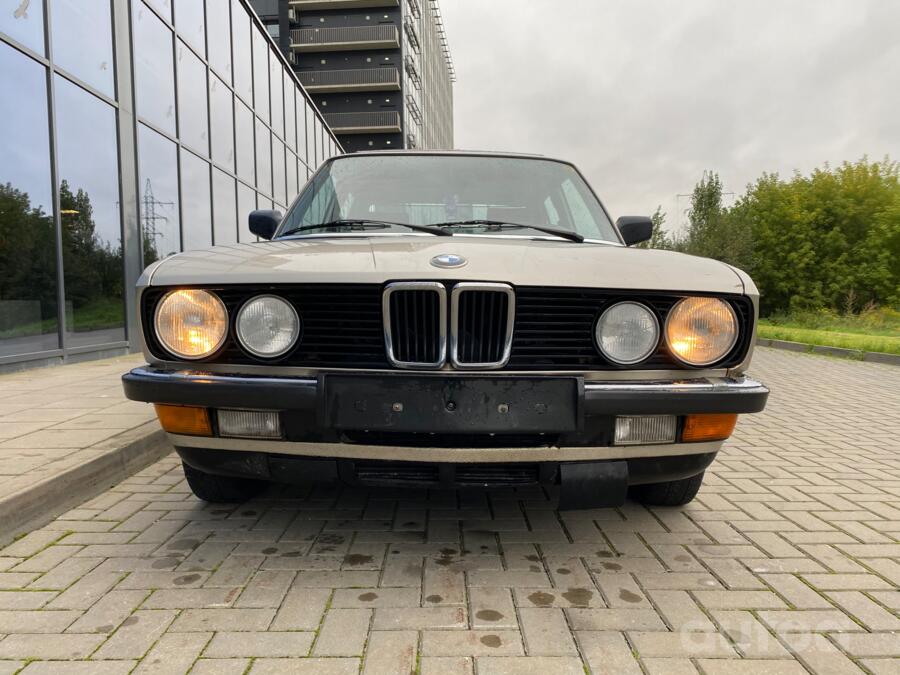 BMW 5 Series E28 Sedan