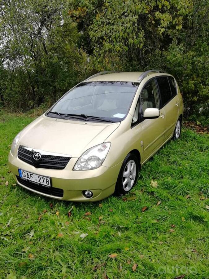 Toyota Corolla Verso 1 generation Minivan