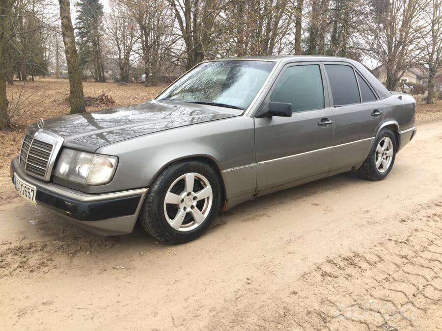 Mercedes-Benz W124 1 generation