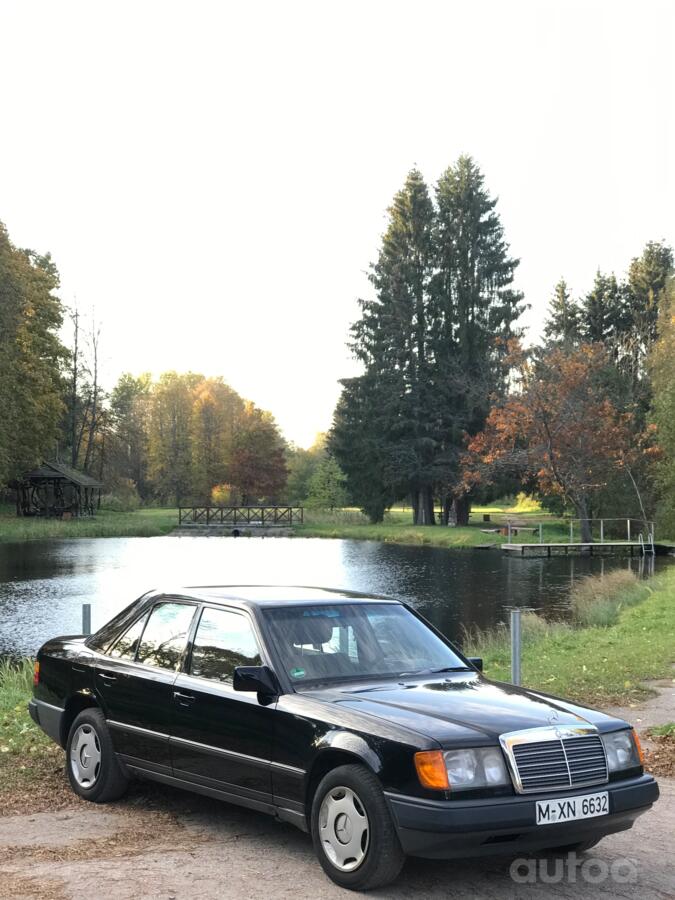 Mercedes-Benz W124 1 generation