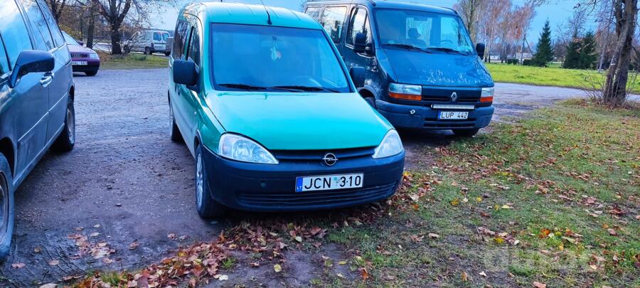 Opel Combo C Tour minivan