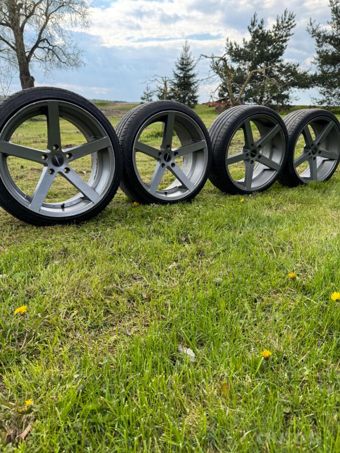 Vossen replikos, lietie