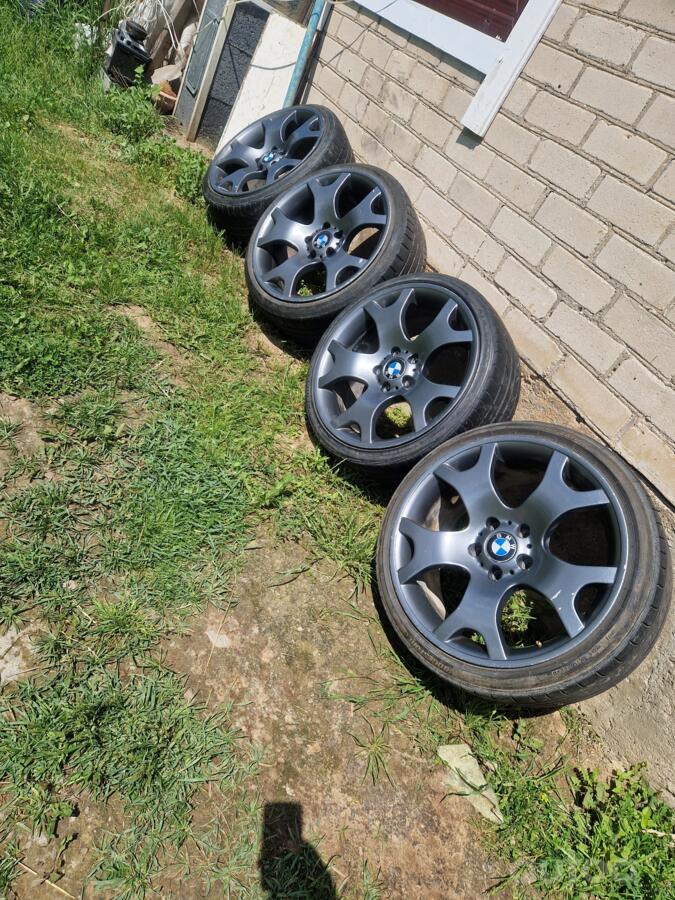 BMW, lietie