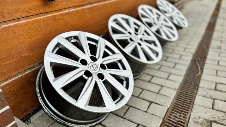 Lexus, lietie