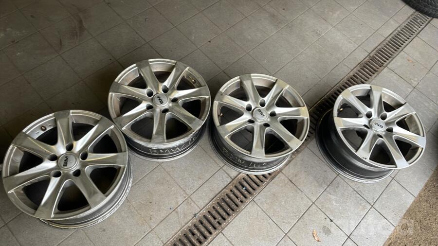Bm racing, lietie