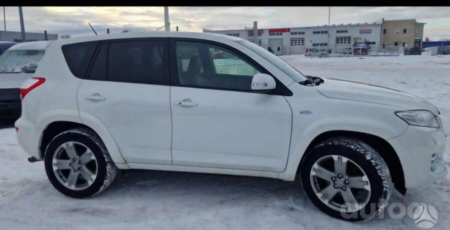 Toyota rav4, lietie