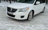 Volkswagen Routan 1 generation Minivan
