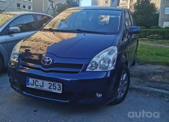 Toyota Corolla Verso 1 generation Minivan