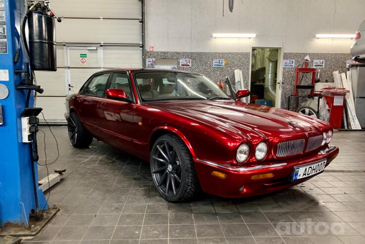 Jaguar XJ X308 (2 generation 1997-2003)