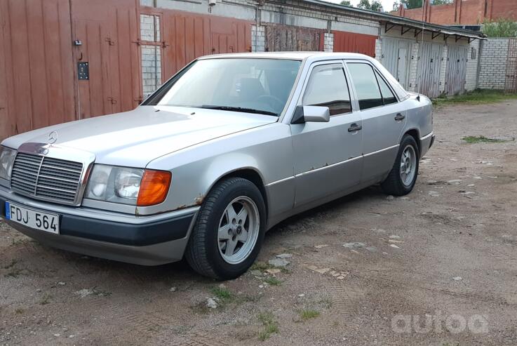 Mercedes-Benz W124 1 generation
