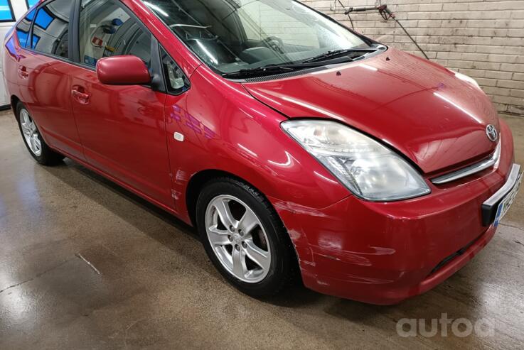 Toyota Prius 2 generation [restyling] (XW20)
