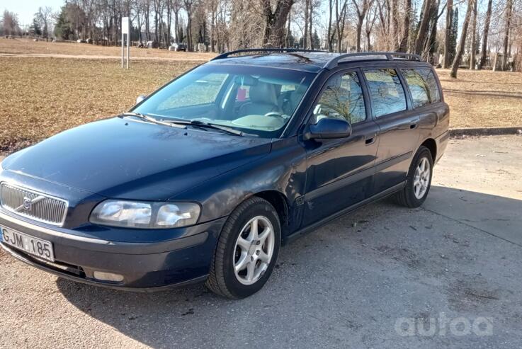 Volvo V70 2 generation wagon