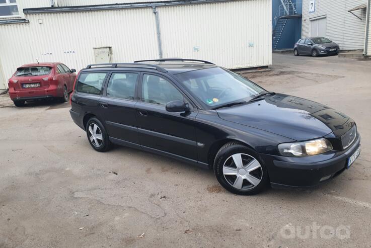 Volvo V70 2 generation wagon