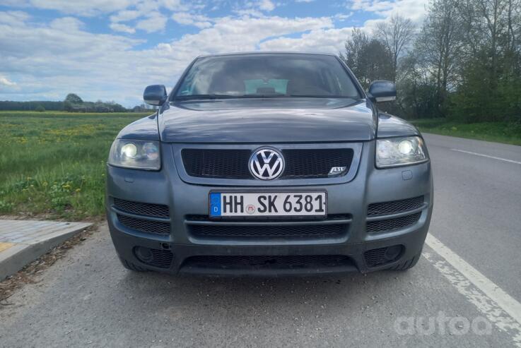 Volkswagen Touareg 1 generation Crossover