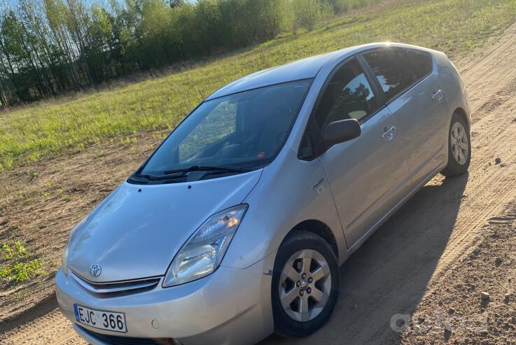 Toyota Prius 2 generation Hatchback