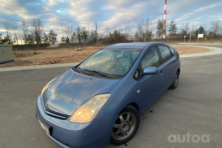 Toyota Prius 2 generation Hatchback