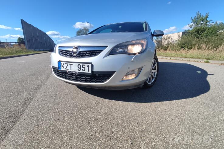 Opel Astra J Sports Tourer wagon