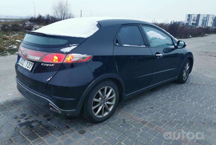 Honda Civic 8 generation Hatchback 5-doors