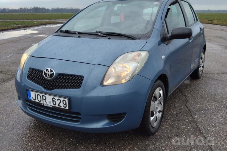 Toyota Yaris 2 generation