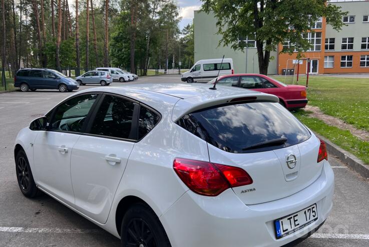 Opel Astra J Hatchback 5-doors