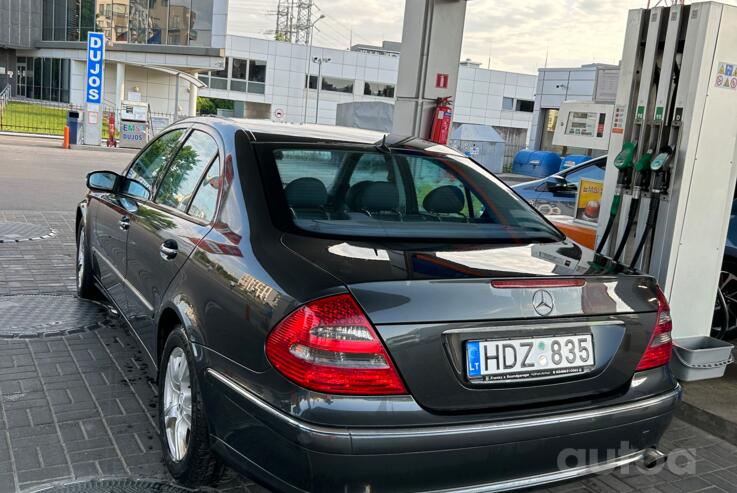 Mercedes-Benz E-Class W211 Sedan