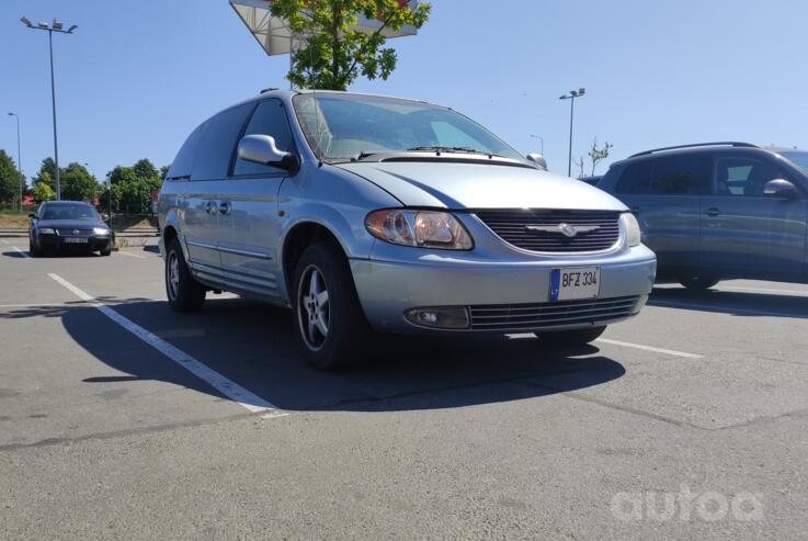 Chrysler Town and Country 4 generation Minivan