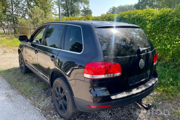 Volkswagen Touareg 1 generation Crossover