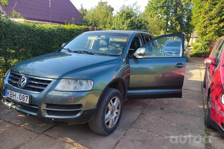 Volkswagen Touareg 1 generation Crossover