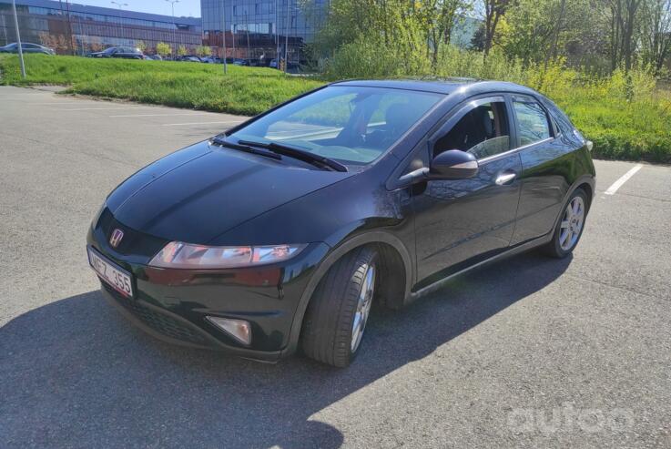 Honda Civic 8 generation Hatchback 5-doors