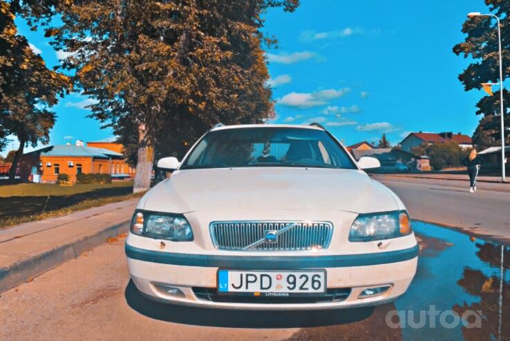 Volvo V70 2 generation wagon