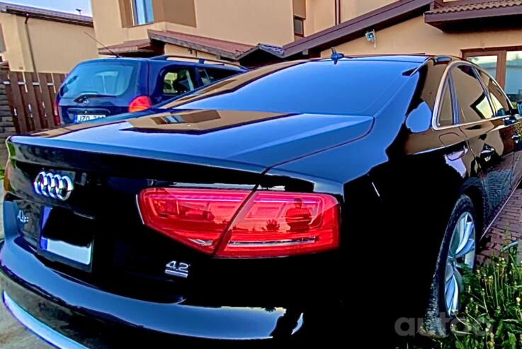 Audi A8 D4/4H Sedan