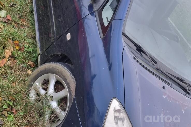 Toyota Corolla Verso 1 generation Minivan