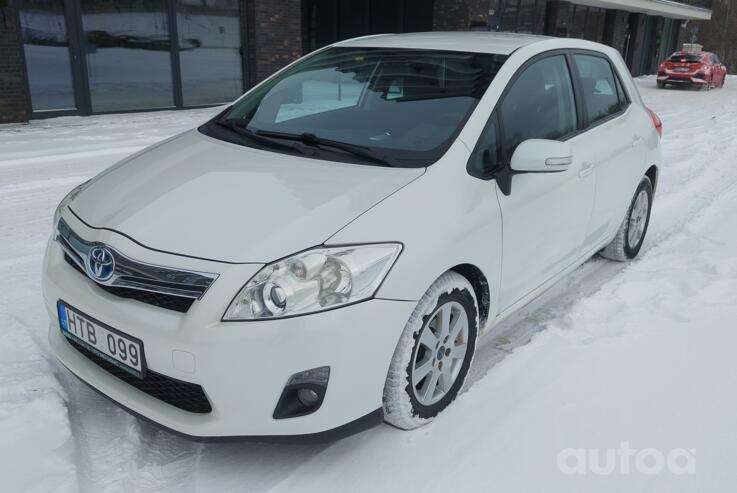 Toyota Auris 1 generation [restyling] Hybrid hatchback 5-doors